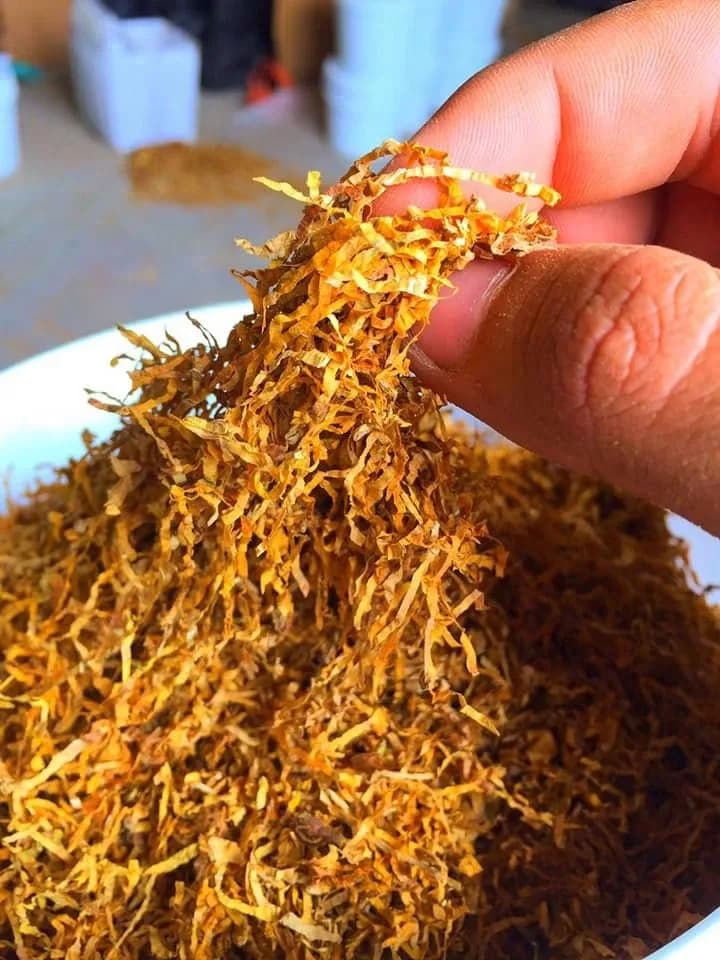 Tutun natural tăiat proaspăt